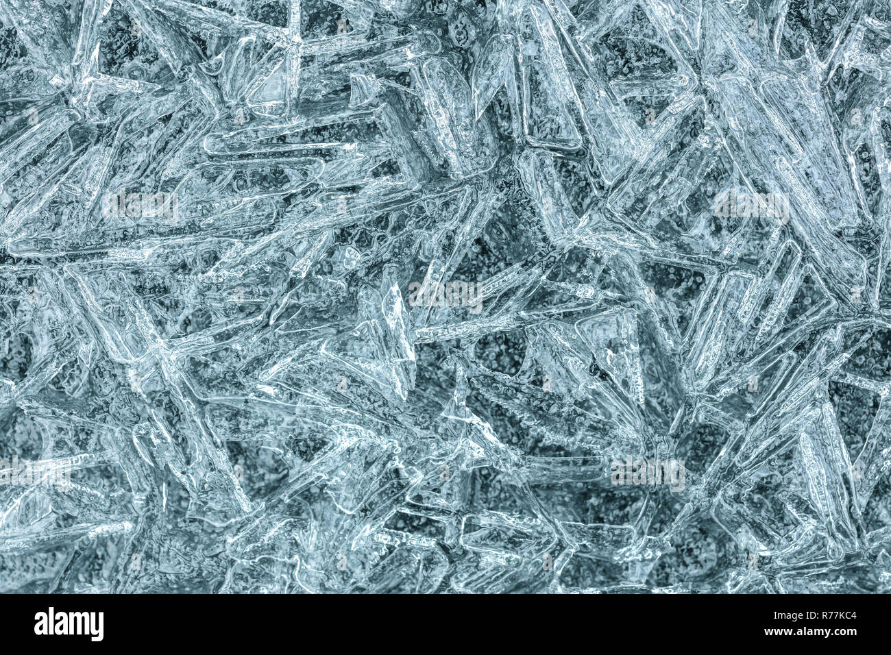 Schmelzende Eiskristalle Makro anzeigen. Winter natürliche Kulisse Stockfoto