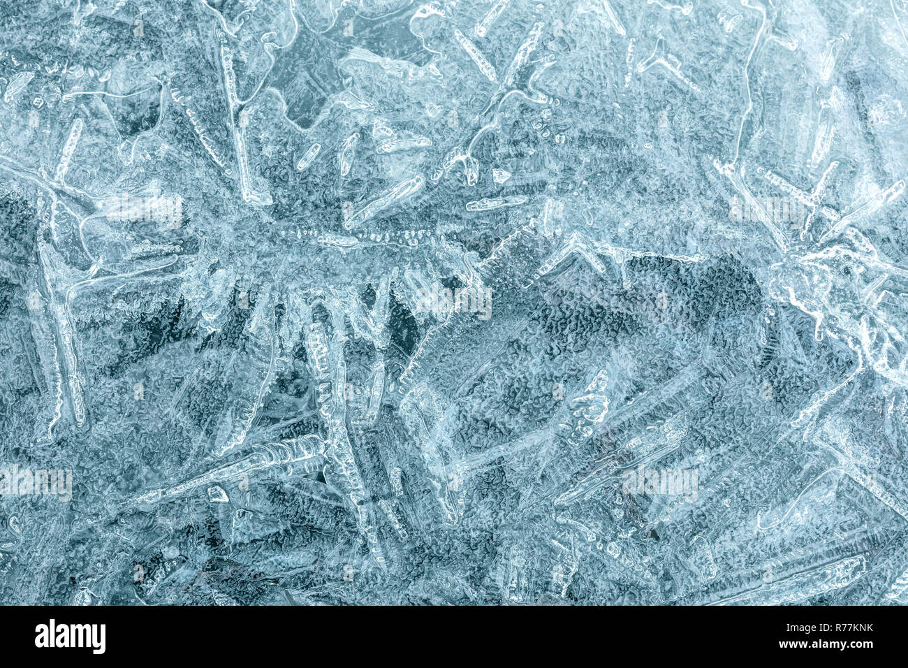 Schmelzendes Eis blockieren. Gefrorenen Oberfläche. Texturierte Winter Hintergrund Stockfoto