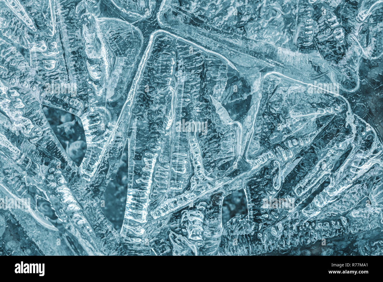 Makro Blick auf Eis Blockstruktur. Risse im Eis. Winter strukturierten Hintergrund Stockfoto