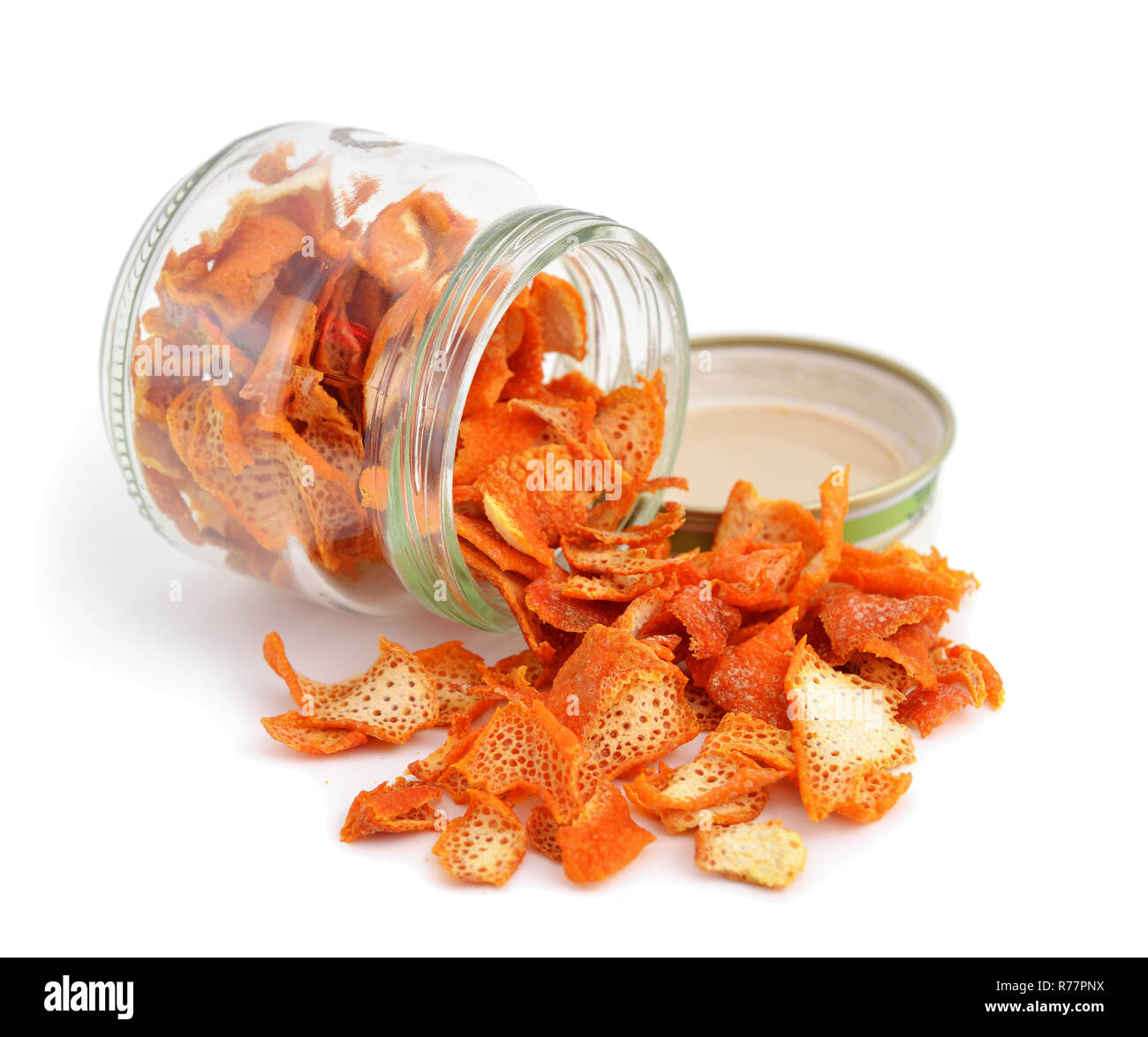 Orange getrocknete schälen. Auf weissem Hintergrund. Stockfoto