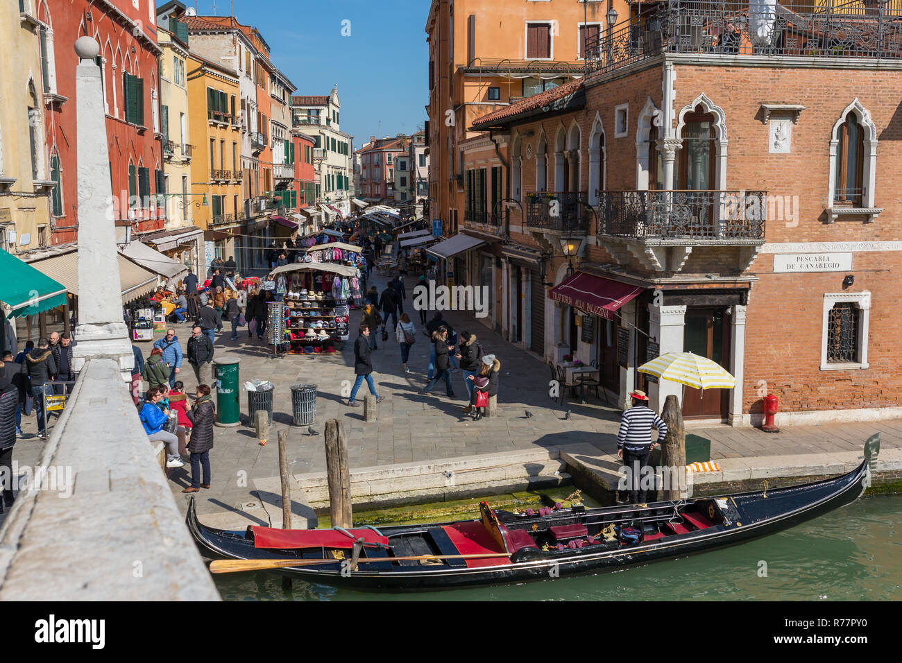 Venedig, Italien, 23. März 2018: Gondel parken am Grand Canal in Venedig Stockfoto