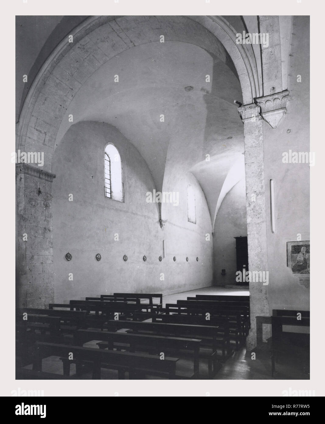 Abruzzen L'Aquila L'Aquila Madonna del Soccorso, dies ist mein Italien, die italienische Land der Geschichte, Ansichten von Außen, Kreuzgang und eine umfassende Abdeckung der inneren Stockfoto