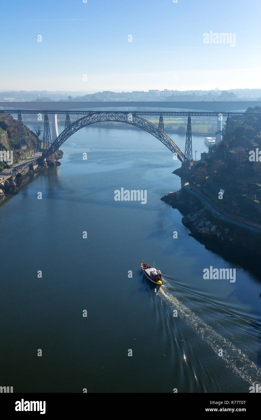 Ponte Maria Pia und Sao Joao Brücken in Porto, Portugal Stockfoto