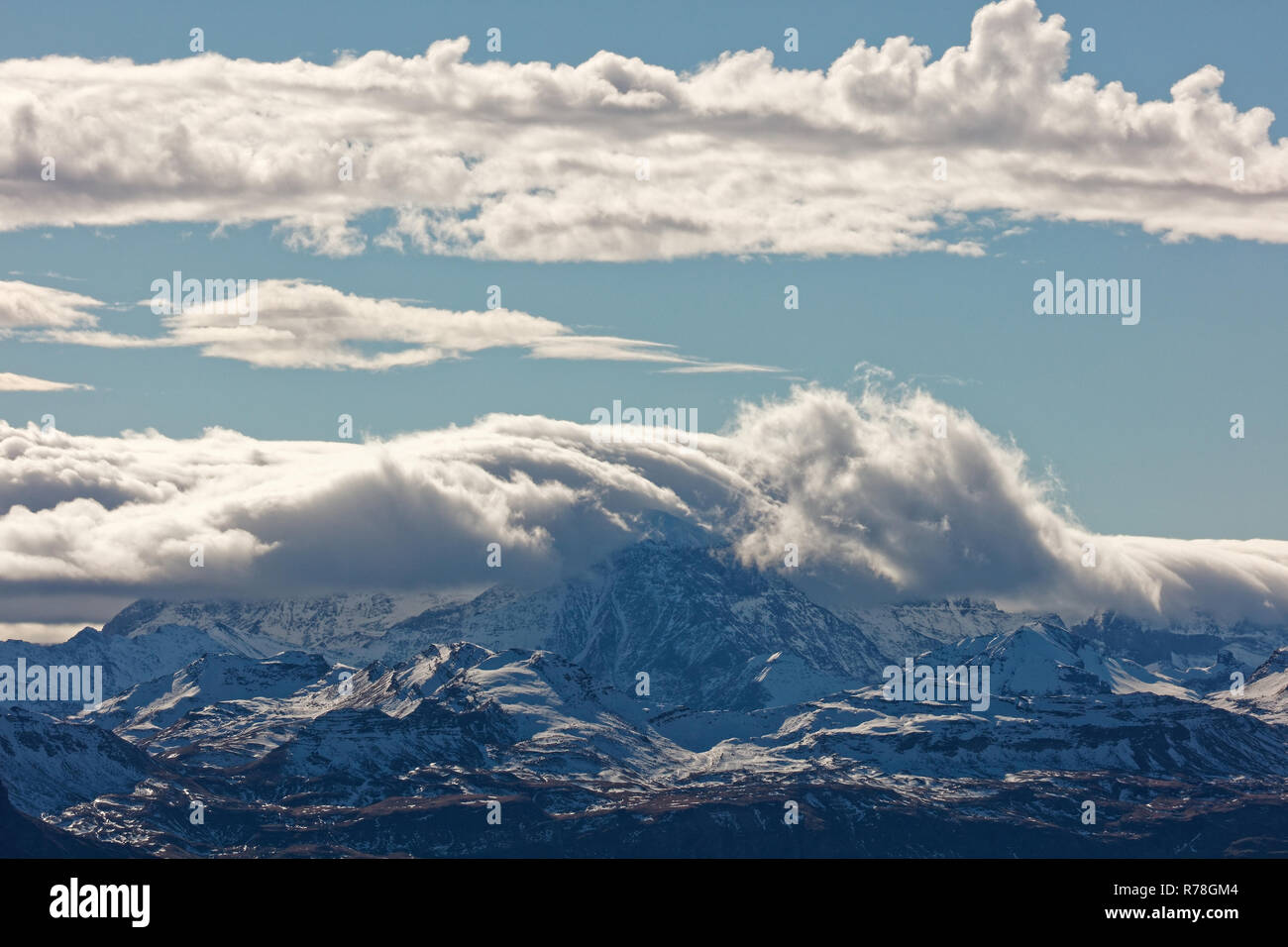 Stürmisches Wetter über die Glarner Alpen von chäserrugg in Churfirsten - Appenzell Alpen, Schweiz Stockfoto