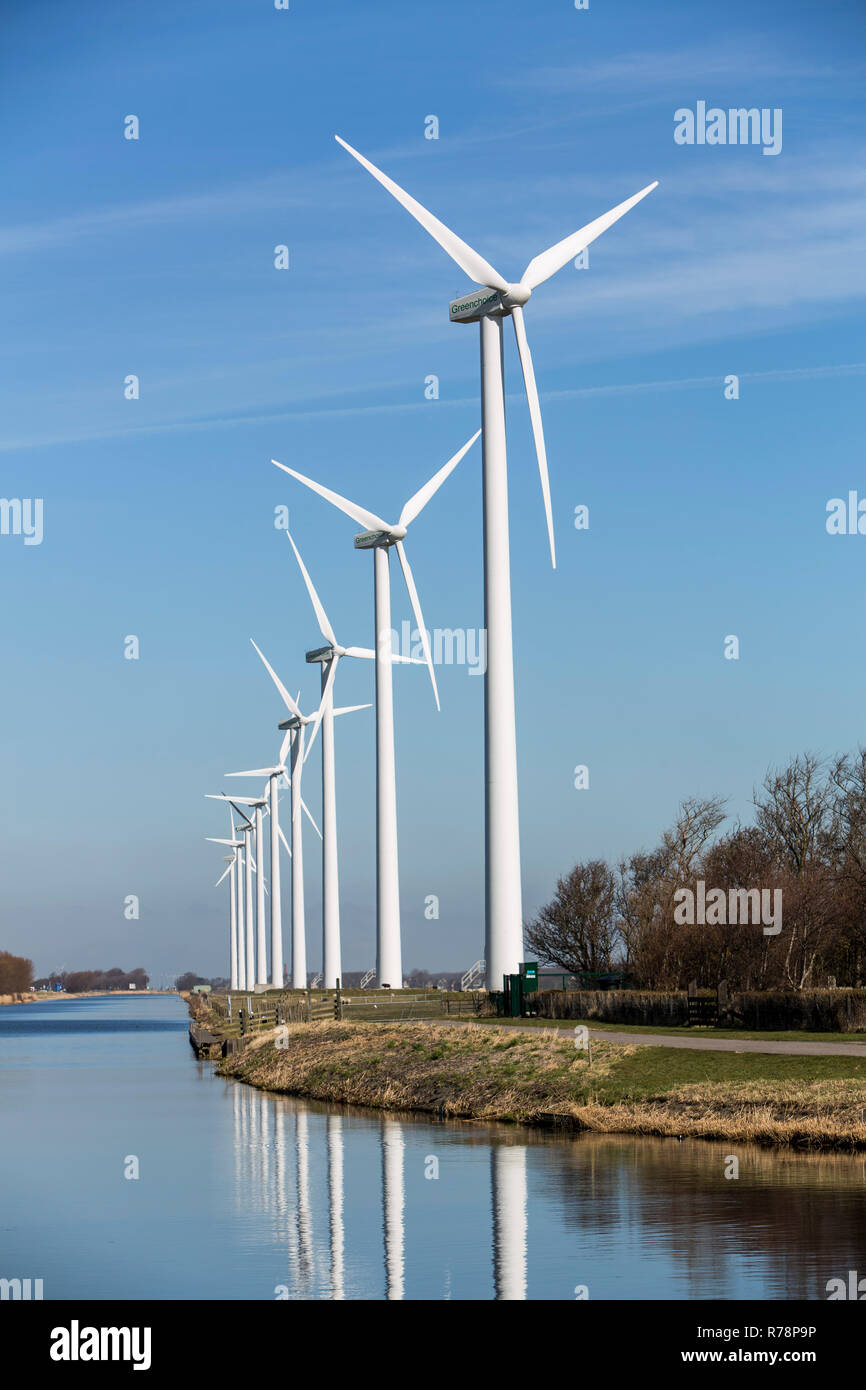 Windkraftanlagen und Windparks, Nordhollandsch Kanaal, Burgervlotbrug, Nord Holland, Niederlande Stockfoto
