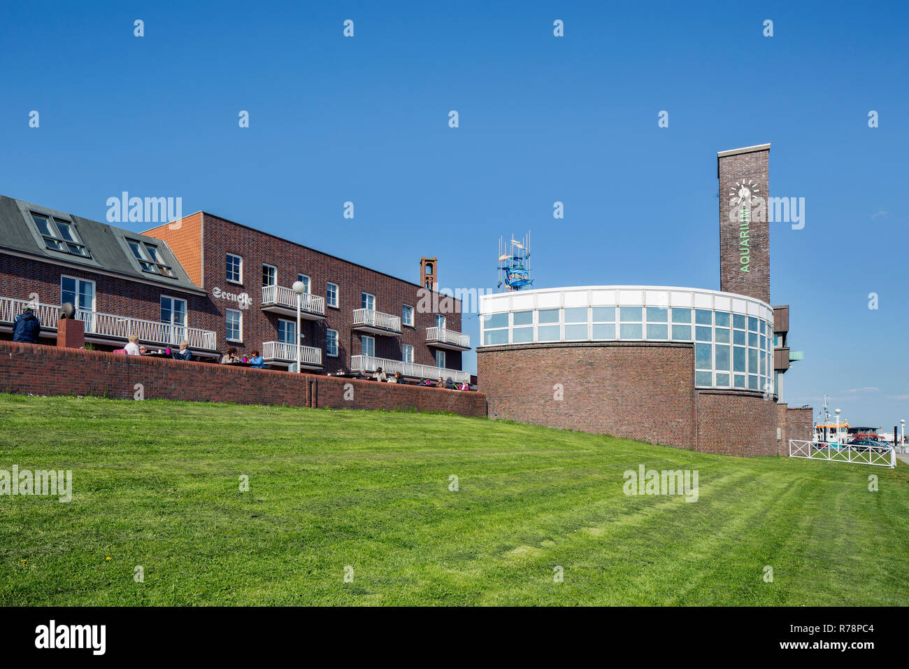 Strandhalle Veranstaltungsort Halle und Aquarium in Wilhelmshaven's South Beach Promenade, Südstrandpromenade, Wilhelmshaven, Niedersachsen Stockfoto