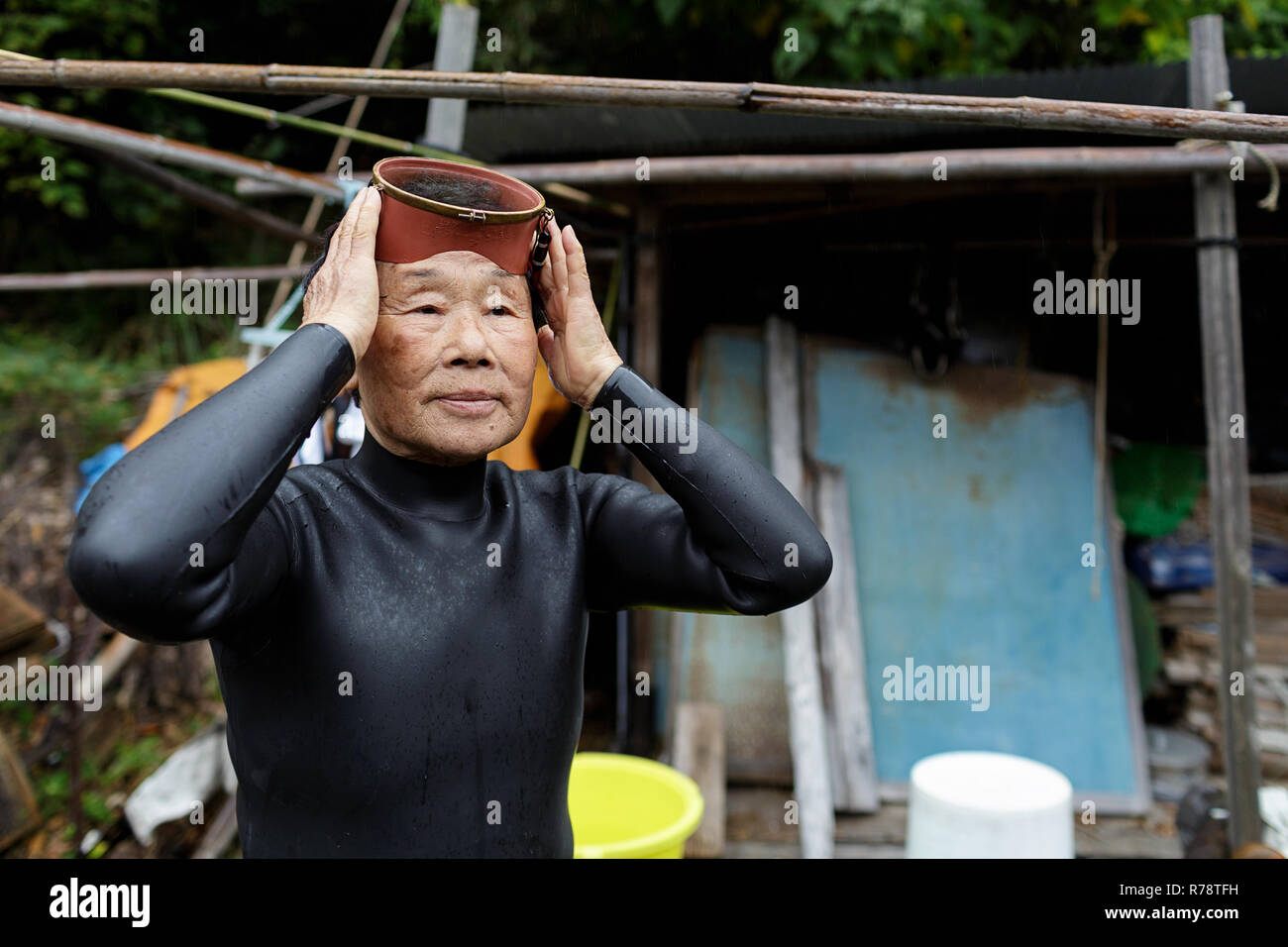 Porträt eines Ama Taucher - 80 Jahre alte Frau, die noch den traditionellen tauchen Muscheln zu sammeln für das Leben zu verdienen, Mie, Japan Stockfoto