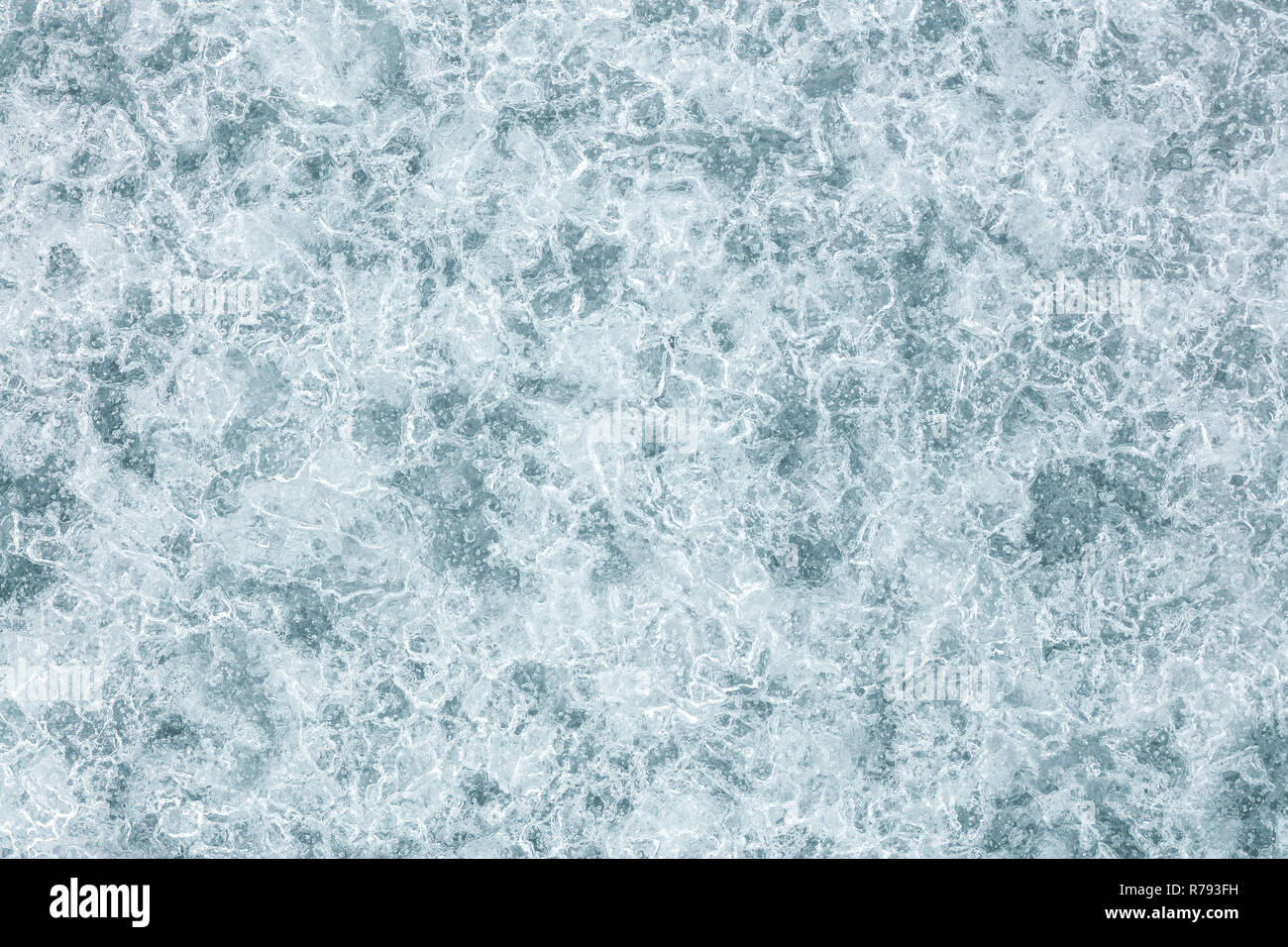 Risse im Muster der gefrorene Fluss Wasser Oberfläche, Makro anzeigen Stockfoto