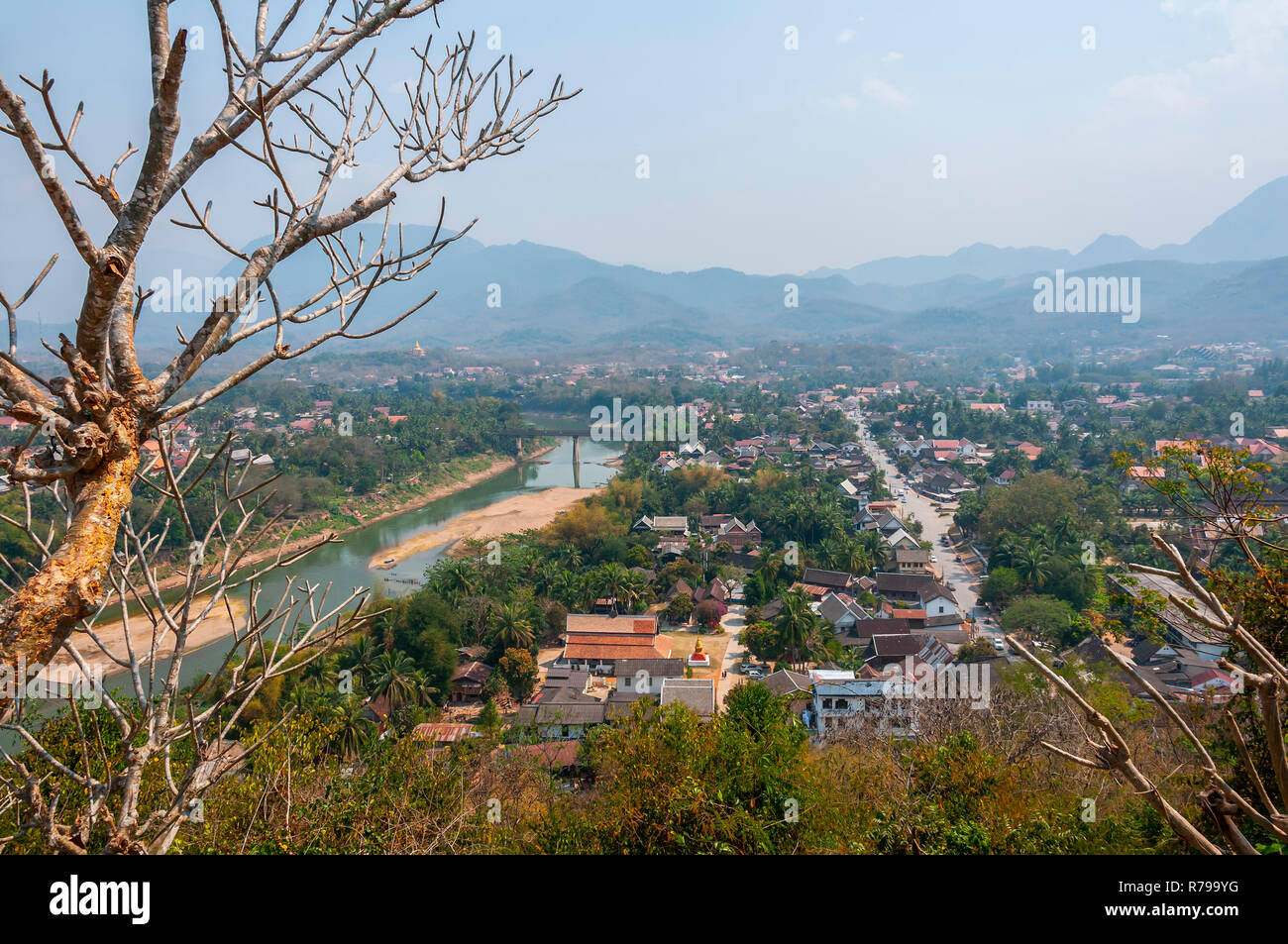 Die UNESCO Stadt Luang Prabang, Laos gesehen vom Berg Phousi, Südostasien Stockfoto