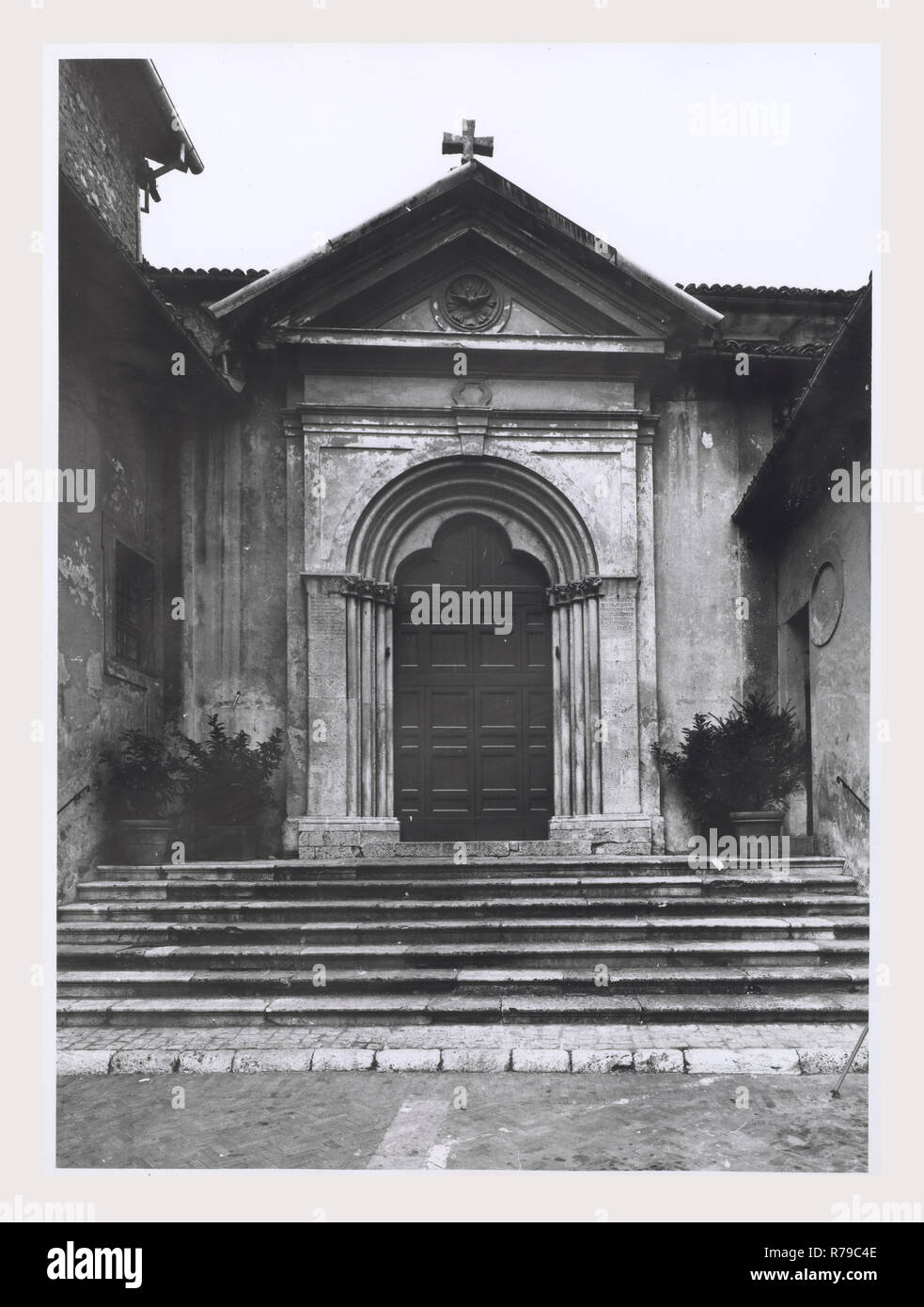 Latium Frosinone Alatri S. Stefano, dies ist mein Italien, die italienische Land der Geschichte, mittelalterliche Architektur. Diese Struktur besitzt eine Fassade in 1284 mit einem Tri-Gelappt Portal gebaut. Stockfoto