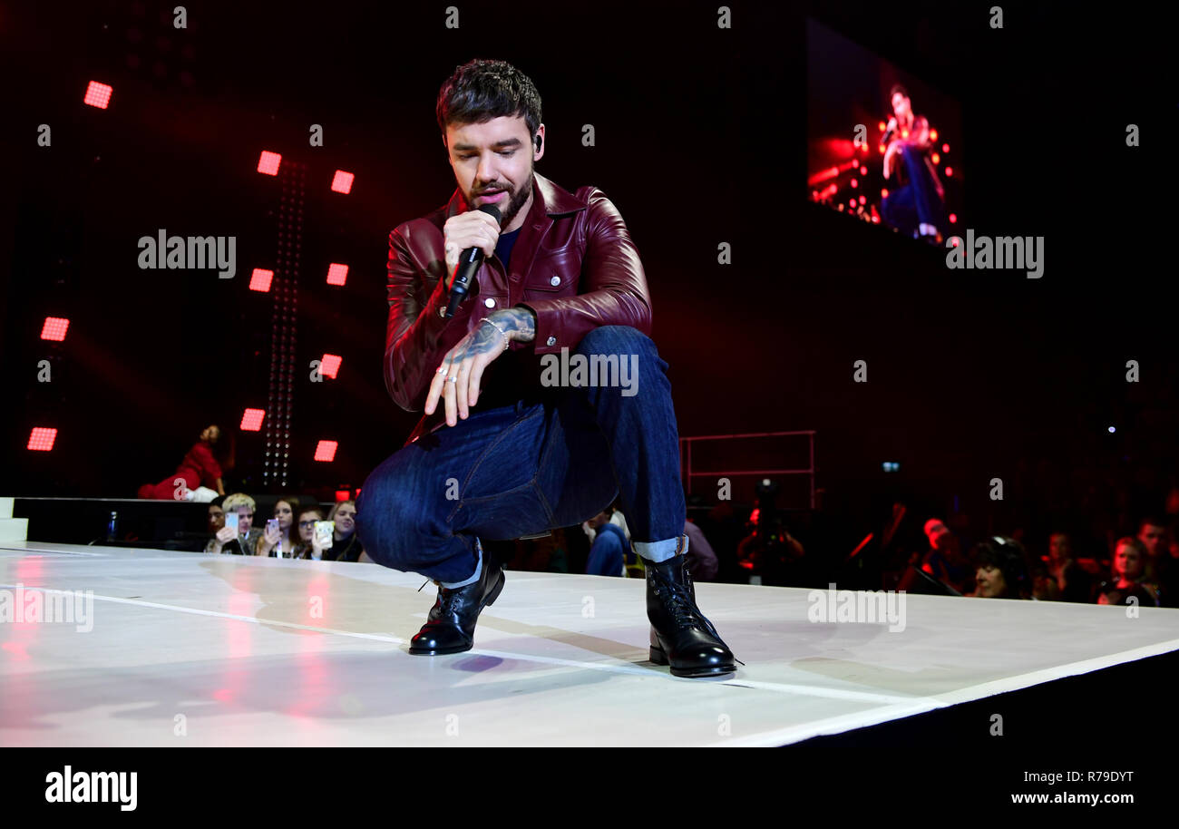 Liam Payne auf der Bühne während der Tag einer der Hauptstadt Jingle Bell Ball mit Coca-Cola in der Londoner O2 Arena. PRESS ASSOCIATION Foto. Nacht der Fall sah Leistungen von Liam Payne, Rita Ora, Ellie Goulding und David Guetta. Bild Datum: Samstag, Dezember 8, 2018. Siehe PA Geschichte showbiz Jingle Bell. Foto: Ian West/PA-Kabel auf der Bühne während der Tag einer der Hauptstadt Jingle Bell Ball mit Coca-Cola in der Londoner O2 Arena. PRESS ASSOCIATION Foto. Nacht der Fall sah Leistungen von Liam Payne, Rita Ora, Ellie Goulding und David Guetta. Bild Datum: Samstag, 8. Dezember 2018 Stockfoto