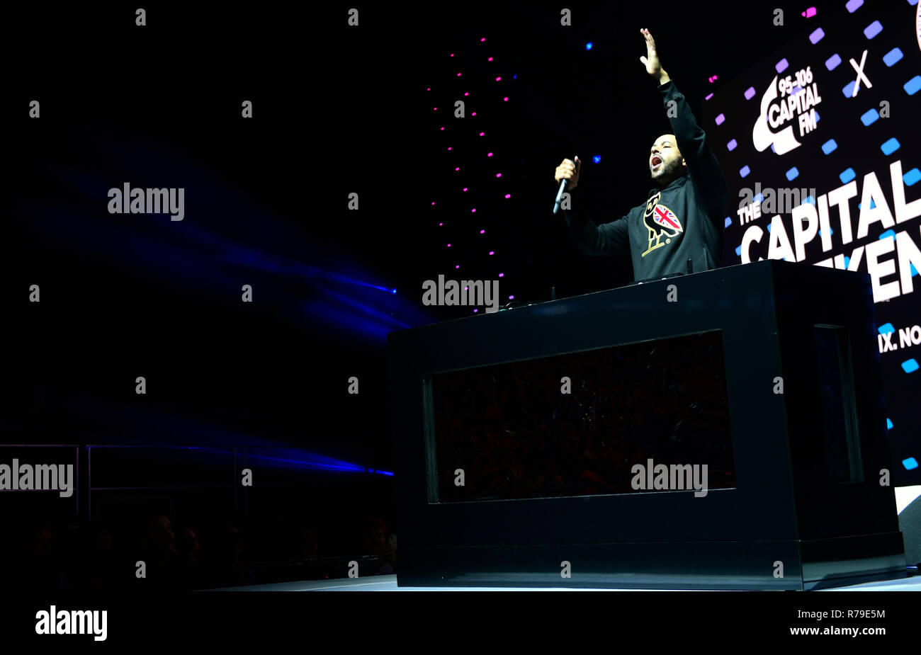 Marvin Humes auf der Bühne während der Tag einer der Hauptstadt Jingle Bell Ball mit Coca-Cola in der Londoner O2 Arena. PRESS ASSOCIATION Foto. Nacht der Fall sah Leistungen von Liam Payne, Rita Ora, Ellie Goulding und David Guetta. Bild Datum: Samstag, Dezember 8, 2018. Siehe PA Geschichte showbiz Jingle Bell. Foto: Ian West/PA-Kabel auf der Bühne während der Tag einer der Hauptstadt Jingle Bell Ball mit Coca-Cola in der Londoner O2 Arena. PRESS ASSOCIATION Foto. Nacht der Fall sah Leistungen von Liam Payne, Rita Ora, Ellie Goulding und David Guetta. Bild Datum: Samstag, 8. Dezember, 20. Stockfoto