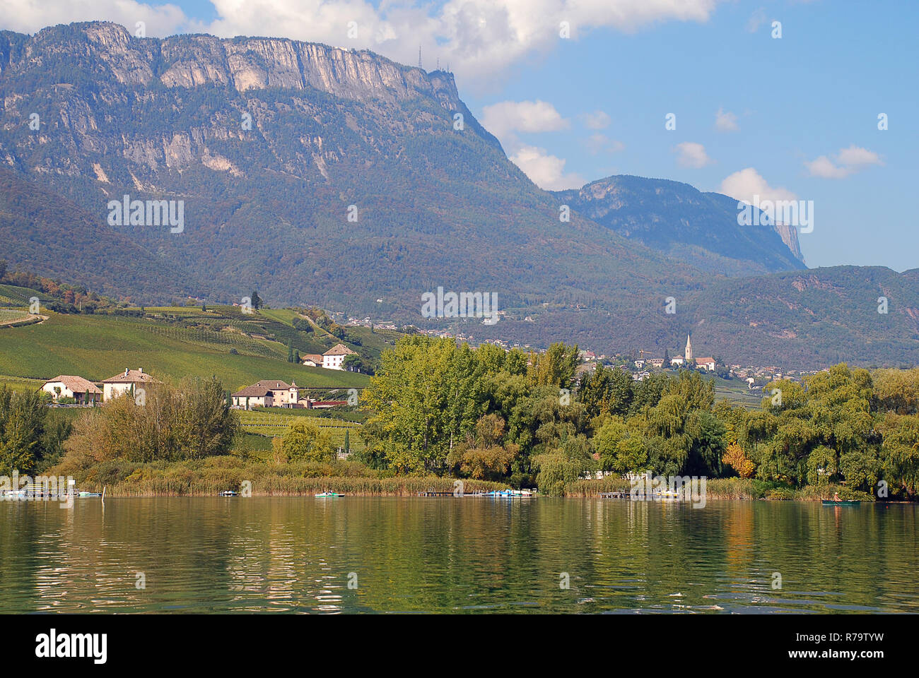 Lago di caldaro in alto adige Fotos und Bildmaterial in hoher