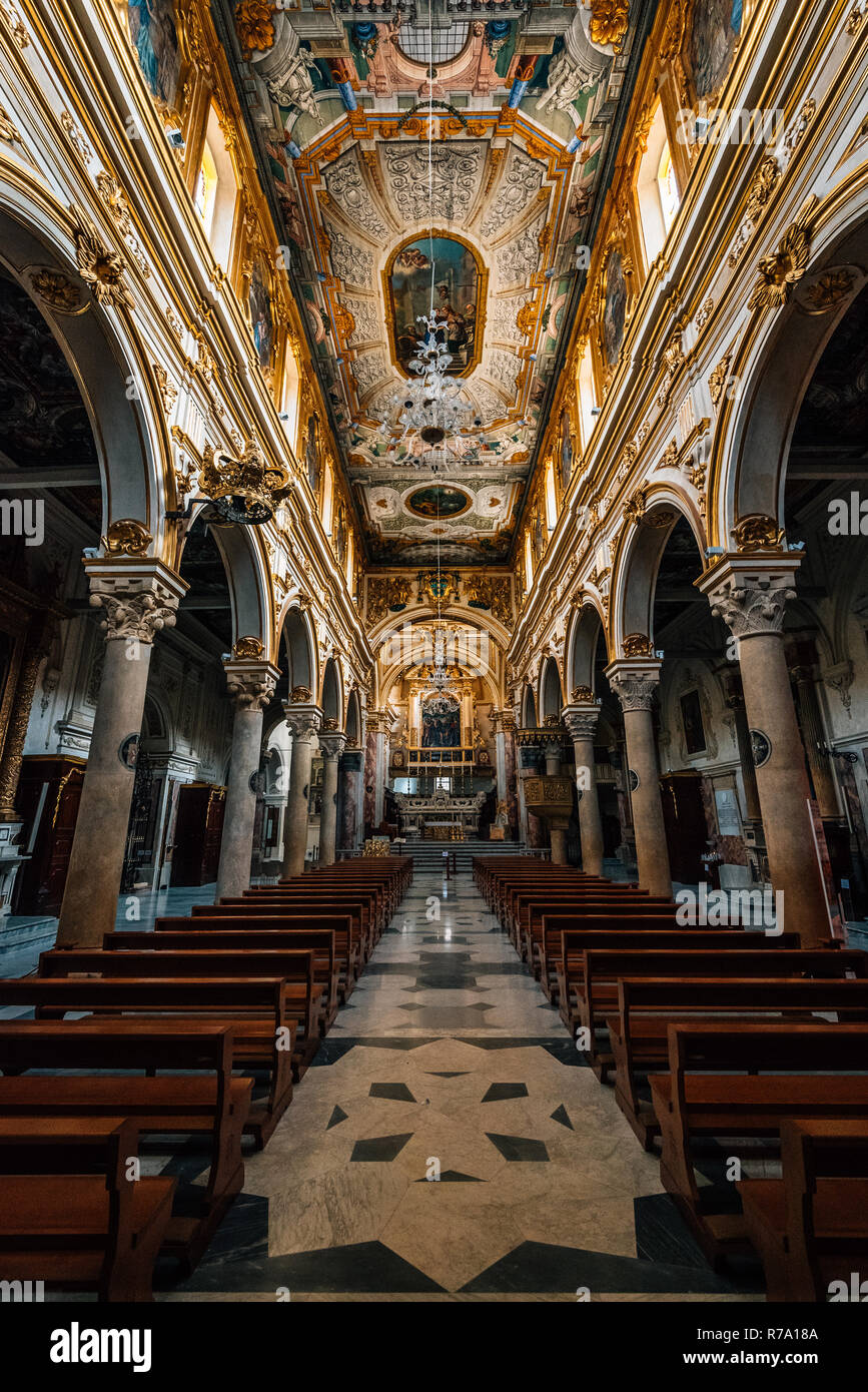 Das Innere der Kathedrale von Matera (Kathedrale Maria Santissima della Bruna), in Matera, Basilikata, Italien. Stockfoto