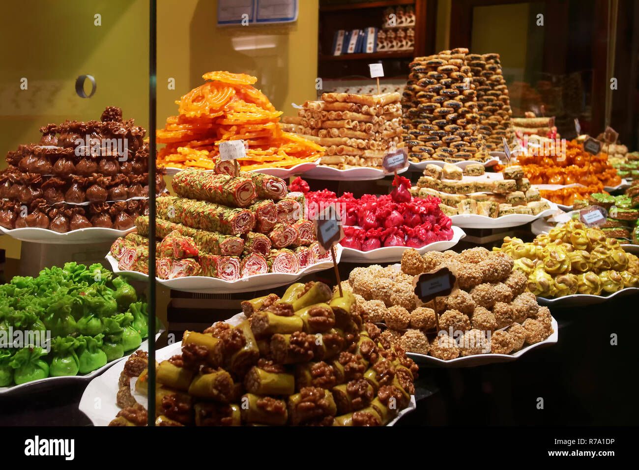 Süße Sahne dessert Fenster shop Stockfoto