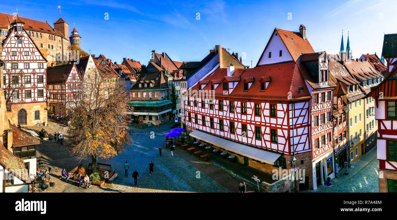 Beeindruckende Altstadt Nürnbergs, Ansicht mit traditionellen Häusern und alte Burg, Bayern, Deutschland. Stockfoto