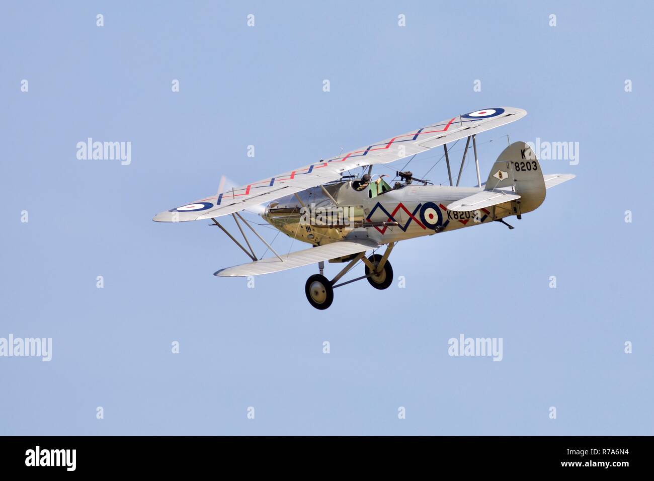 1937 Hawker Dämon K 8203 fliegen im Old Warden Stockfoto