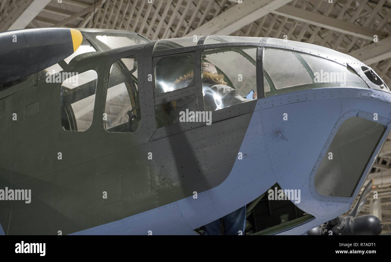 RAF Museum, London, UK. 8. Dezember, 2018. Zu feiern 100 Jahre seit der Gründung der RAF, RAF Museum London bieten dem Besucher die letzte Chance, einen näheren Blick in 14 Cockpits und Fahrzeuge aus der RAF Museum Sammlung einschließlich einer Hawker Hurricane, Hawker Typhoon, Befreier, Stuka und Bristol Beaufort (abgebildet). Credit: Malcolm Park/Alamy Leben Nachrichten. Stockfoto