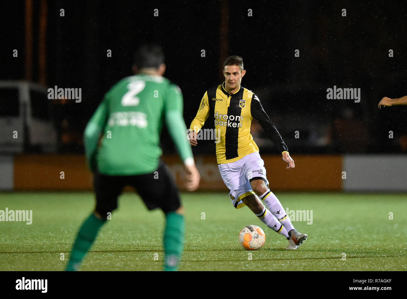 Arnheim, 08-12-2018, Papendal, Saison 2018 / 2019, Niederländische Tweede Divisie, Jong Vitesse player Joeri Potjes während des Spiels Jong Vitesse - Scheveningen 2-1 Stockfoto