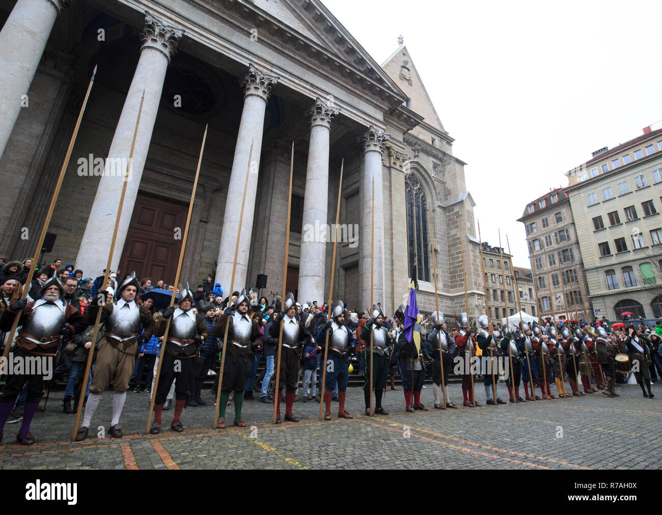 Genf, Schweiz. 8. Dezember 2018. L'Escalade ist ein jährliches Festival im Dezember in Genf stattfinden, feiert die Niederlage der Überraschungsangriff durch die Truppen von Herzog von Savoyen in der Nacht vom Dez. 11, 1602 gesendet. Credit: Xu Jinquan/Xinhua/Alamy leben Nachrichten Stockfoto