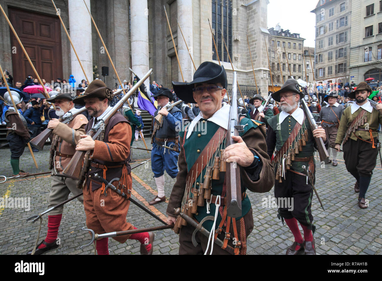 Genf, Schweiz. 8. Dezember 2018. L'Escalade ist ein jährliches Festival im Dezember in Genf stattfinden, feiert die Niederlage der Überraschungsangriff durch die Truppen von Herzog von Savoyen in der Nacht vom Dez. 11, 1602 gesendet. Credit: Xu Jinquan/Xinhua/Alamy leben Nachrichten Stockfoto