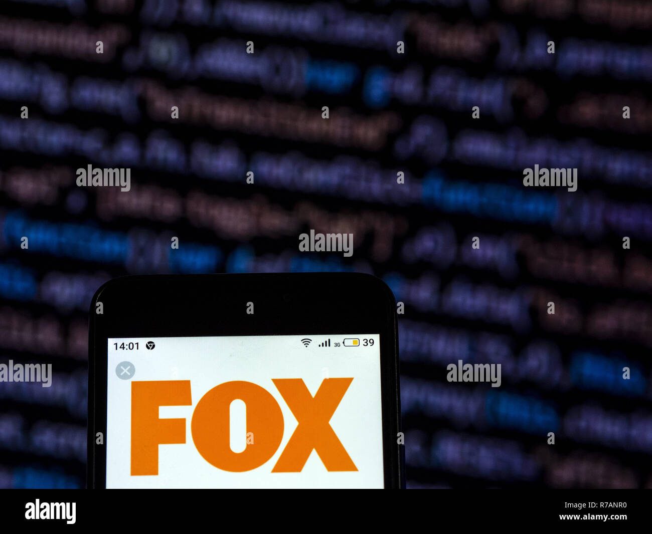 Kiew, Ukraine. 7 Dez, 2018. Fox TV Network Logo auf dem Smartphone angezeigt. Quelle: Igor Golovniov/SOPA Images/ZUMA Draht/Alamy leben Nachrichten Stockfoto