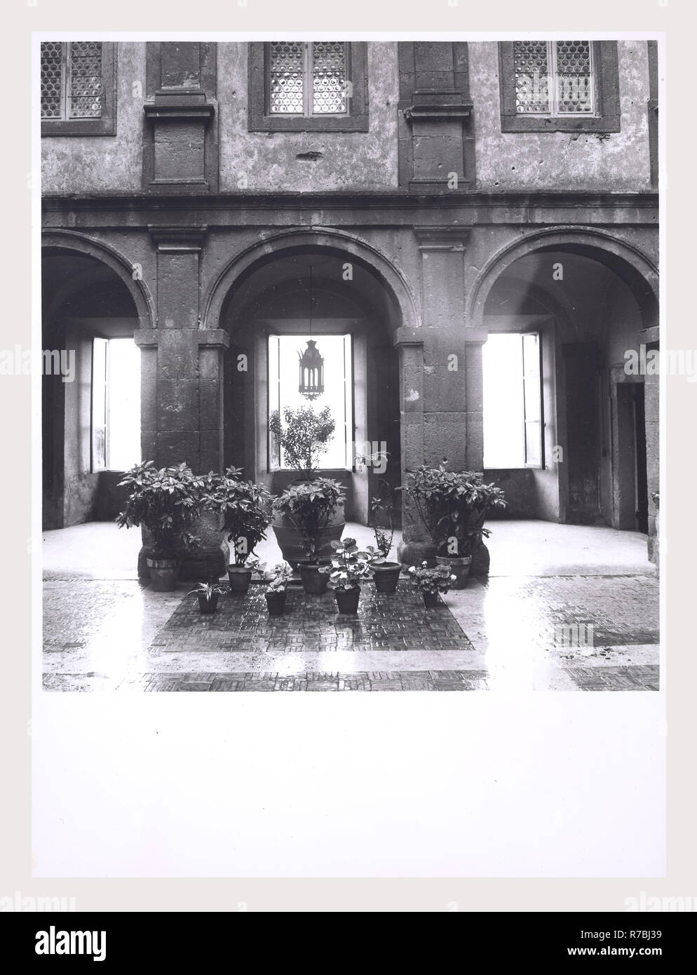 Lazio Roma Artena Palazzo Borghese, das ist mein Italien, die italienische Land der Geschichte, mittelalterliche Architektur, Bauskulptur, Skulptur. Diese Struktur wurde von Kardinal Scipione Borghese im 17. Jahrhundert gebaut, und der Palazzo Portal hat die Künstlerin Martino Longhi zugeschrieben worden. Stockfoto