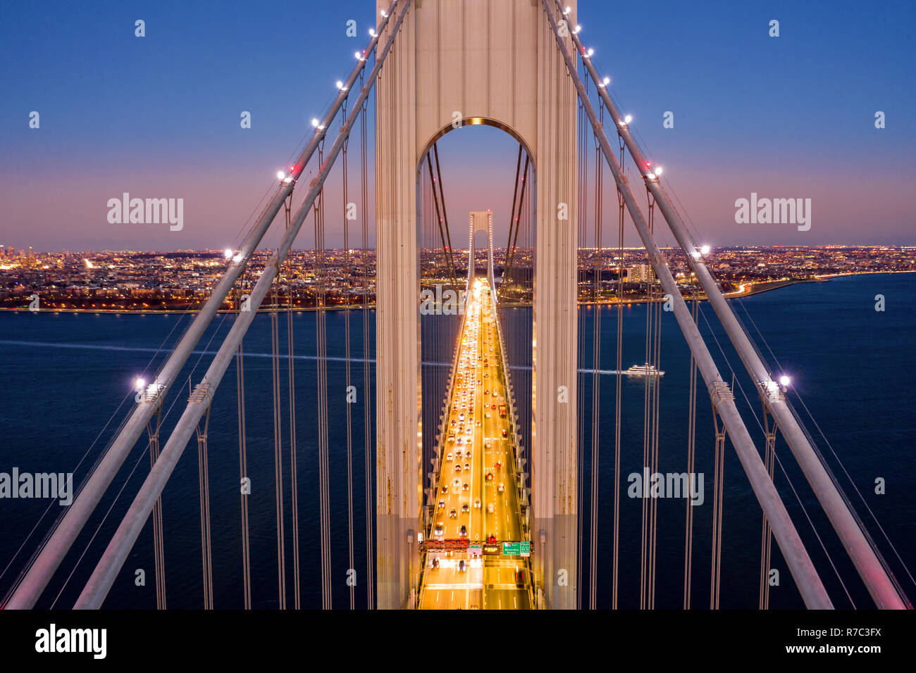 Luftaufnahme von verrazzano Narrows Bridge Stockfoto