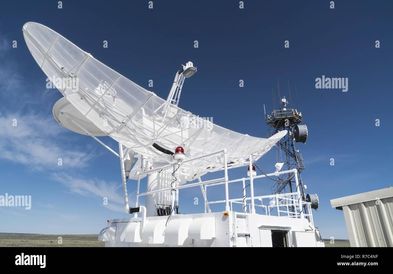 Das Gericht für den Bereich 266th Squadron mehrere Bedrohung Emitter System glänzt in der Morgensonne an der Mountain Home Air Force Base Bereich Komplexe in Idaho Mai 9, 2017. Das System simulieren kann 65 verschiedene Arten von Bedrohungen zu trainieren die Flugzeugbesatzungen durch Szenarien, die wirklichen Feind Bedrohungen die Besatzungen Gesicht nachahmen könnte helfen. Stockfoto