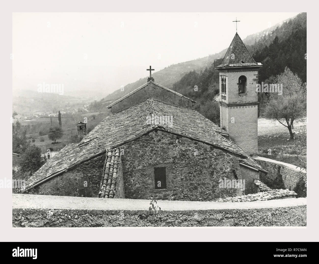 Latium Rieti Valle di Capodacqua Santuario della Madonna di Capodacqua, das ist mein Italien, die italienische Land der Geschichte, mittelalterliche Architektur, Skulptur, Architektur, Skulptur, Malerei Wallfahrt Punkt antiken Ursprünge der Pfarrei gibt es im Jahre 1153 errichtet wurde, das Erdbeben von 1703 in der Folge in mehr Majestic Proportionen, wieder eingeweiht im Jahre 1853 rekonstruierten zerstört. Stockfoto