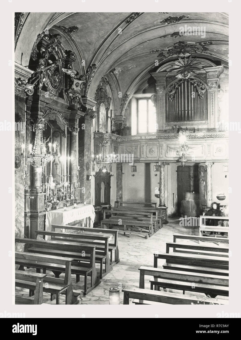 Latium Rieti Valle di Capodacqua Santuario della Madonna di Capodacqua, das ist mein Italien, die italienische Land der Geschichte, mittelalterliche Architektur, Skulptur, Architektur, Skulptur, Malerei Wallfahrt Punkt antiken Ursprünge der Pfarrei gibt es im Jahre 1153 errichtet wurde, das Erdbeben von 1703 in der Folge in mehr Majestic Proportionen, wieder eingeweiht im Jahre 1853 rekonstruierten zerstört. Stockfoto