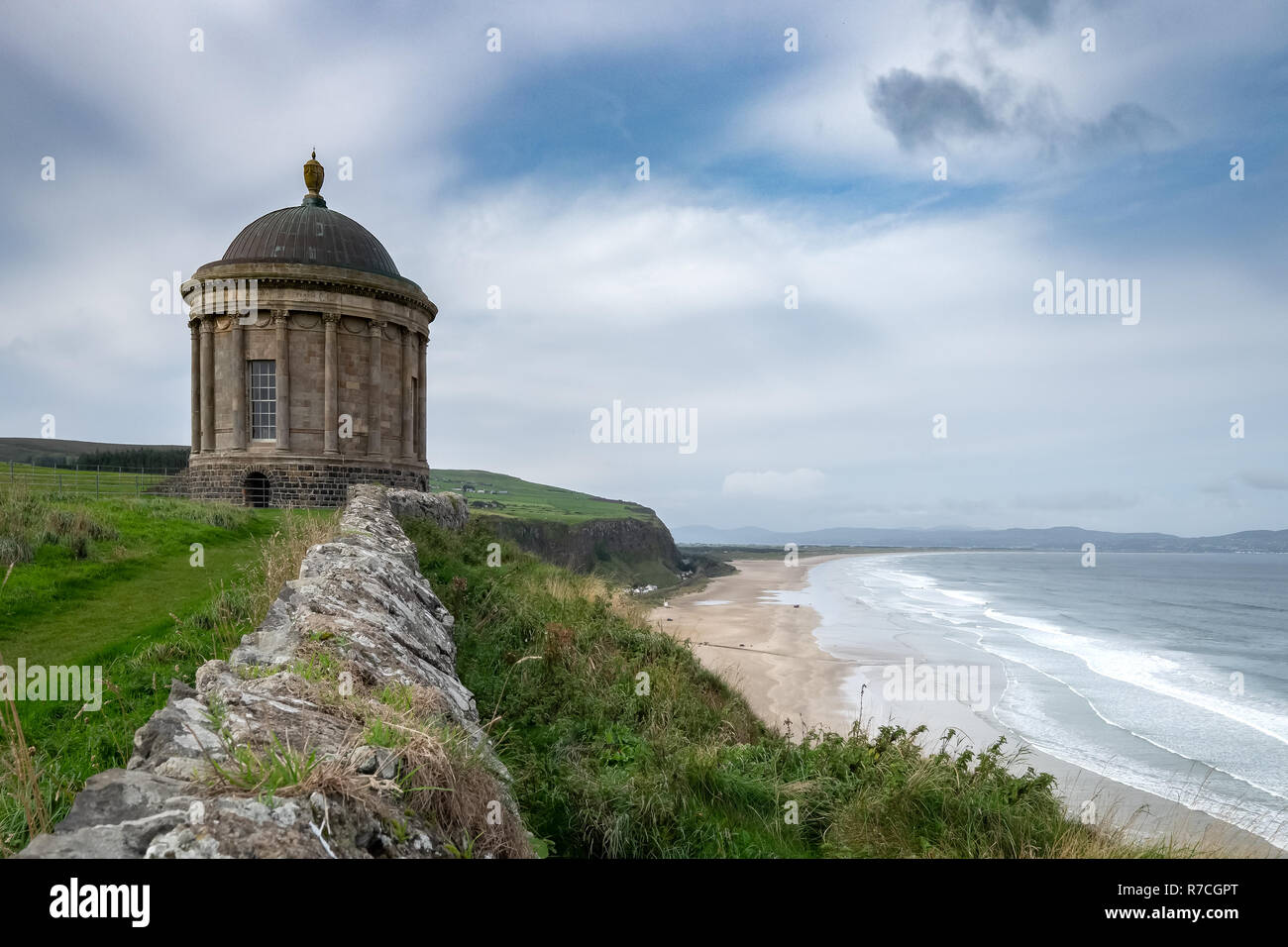 Mussenden Temple, in der wunderschönen Umgebung von Downhill Demesne in der Nähe von Castlerock in der Grafschaft Londonderry, Nordirland entfernt Stockfoto