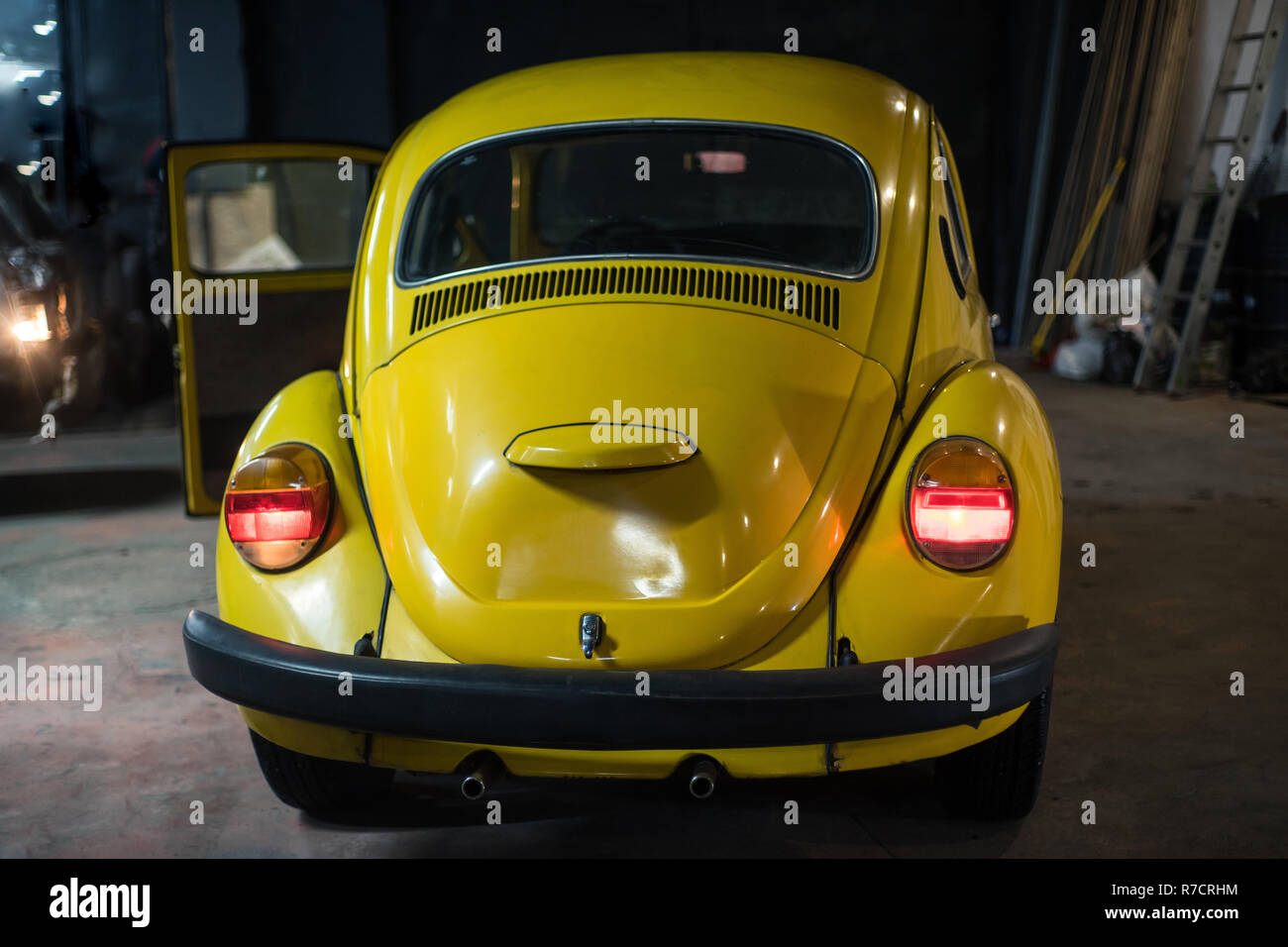 Gelber oldtimer -Fotos und -Bildmaterial in hoher Auflösung – Alamy