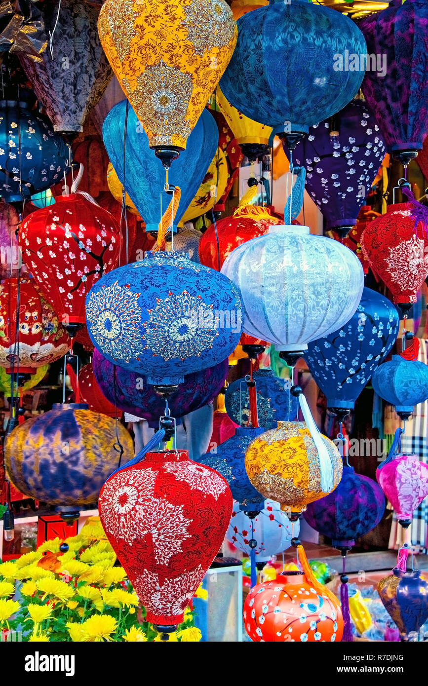Colorfulk vietnamesischer Seide Laternen Stockfoto