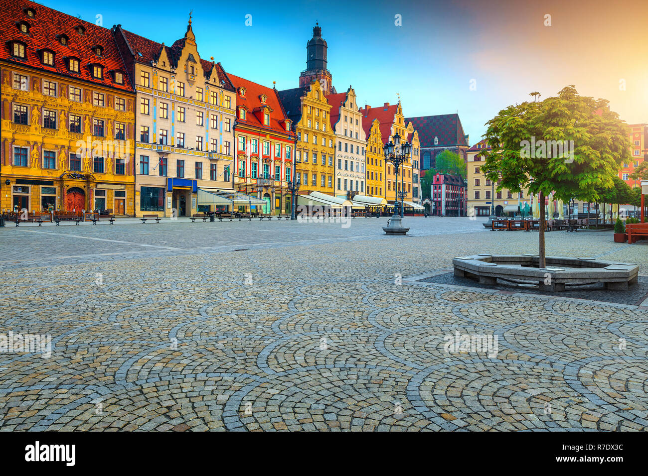 Atemberaubende dawn Szene mit Marktplatz und farbenfrohe Gebäude in beste touristische Stadt, Breslau. Fantastisch und wunderschöne historische Hauptstadt von Schlesien, Stockfoto