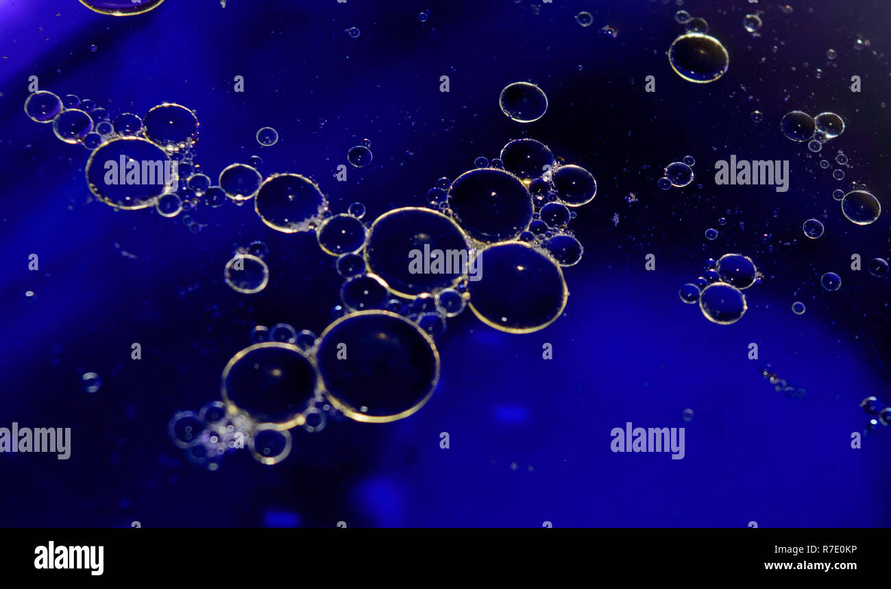 Mit ihren eigenen Händen. Stockfoto