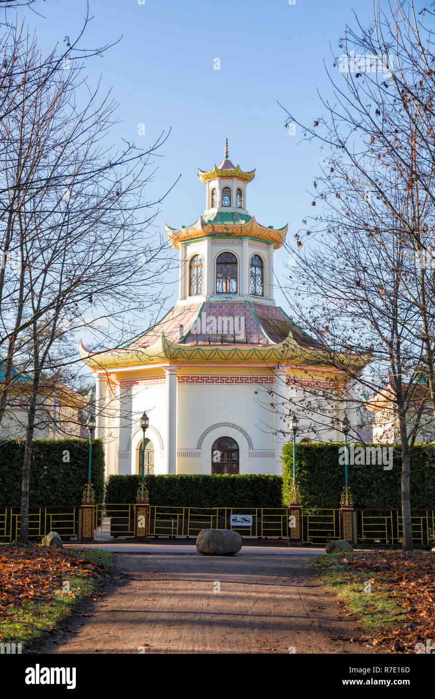 Zentrale Pavillon der Chinesischen Dorf in Alexander Park, Zarskoje Selo, St. Petersburg, Russland Stockfoto