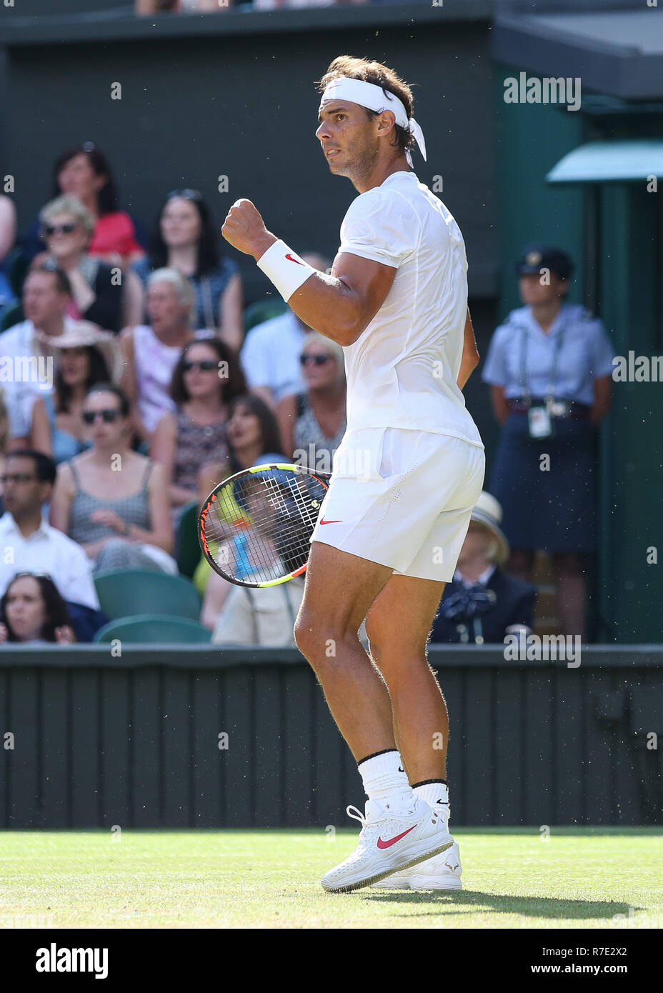 Spanische Spieler Rafael Nadal feiert in Wimbledon, London, England, Vereinigtes Königreich. Stockfoto