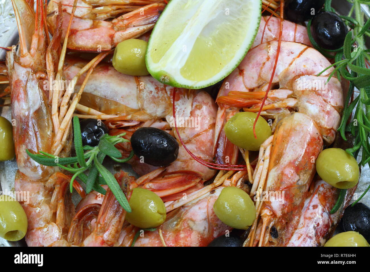 Langustinen mit Kalk Stockfoto