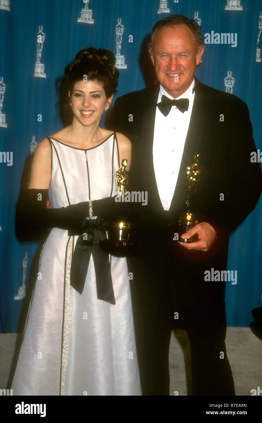 LOS ANGELES, Ca - 29. März: Schauspielerin Marisa Tomei und Schauspieler Gene Hackman die 65. jährlichen Academy Awards am 29. März 1993 teilnehmen im Dorothy Chandler Pavilion in Los Angeles, Kalifornien. Foto von Barry King/Alamy Stock Foto Stockfoto