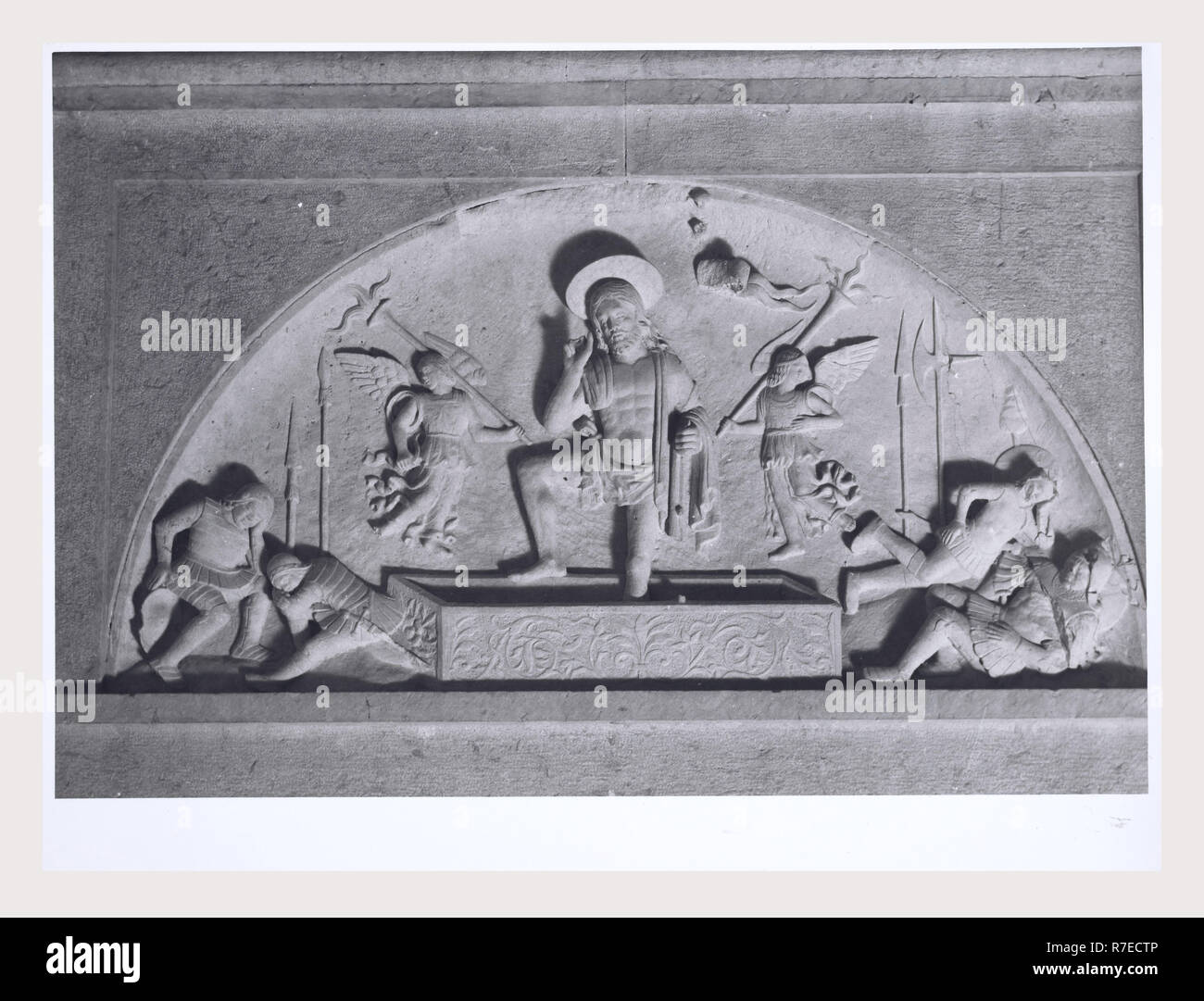 Marken Macerata Visso Santuario di Macereto, dies ist mein Italien, die italienische Land der visuellen Geschichte, Exterieur Fotos von Tempel und andere Gebäude in das Heiligtum komplex. Tempel ist im Stil von Bramante, sondern wurde von Giovanni Battista da Lugano konzipiert. Es gibt viele Fotos von den äußeren architektonischen Details. Innenraum Fotos zeigen die Gewölbe und Kuppel sowie die 'Tempietto" oder baldacchino im klassischen Stil, Unter der Kuppel steht. Stockfoto