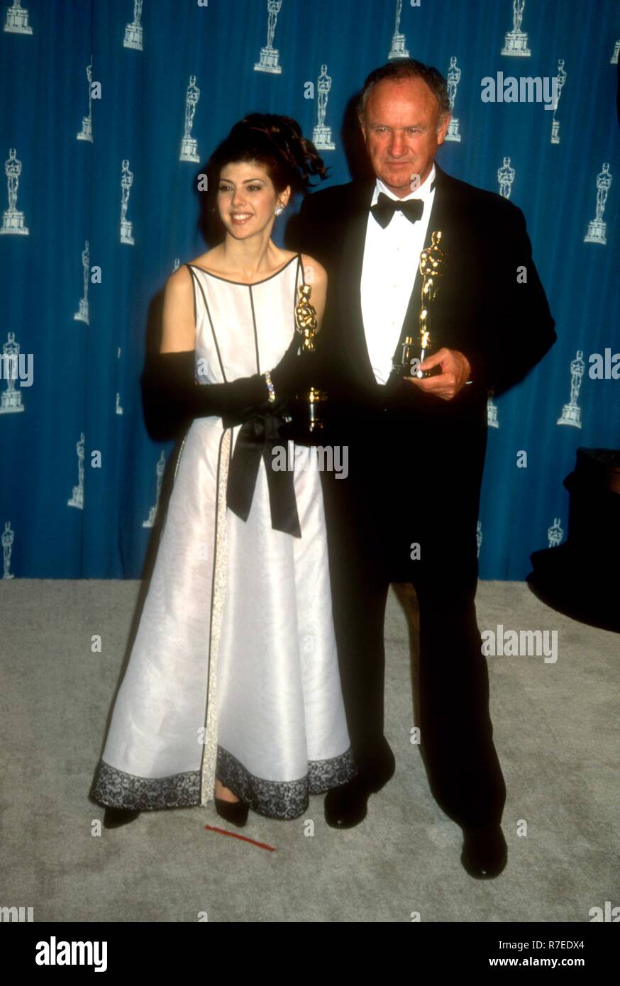 LOS ANGELES, Ca - 29. März: Schauspielerin Marisa Tomei und Schauspieler Gene Hackman die 65. jährlichen Academy Awards am 29. März 1993 teilnehmen im Dorothy Chandler Pavilion in Los Angeles, Kalifornien. Foto von Barry King/Alamy Stock Foto Stockfoto