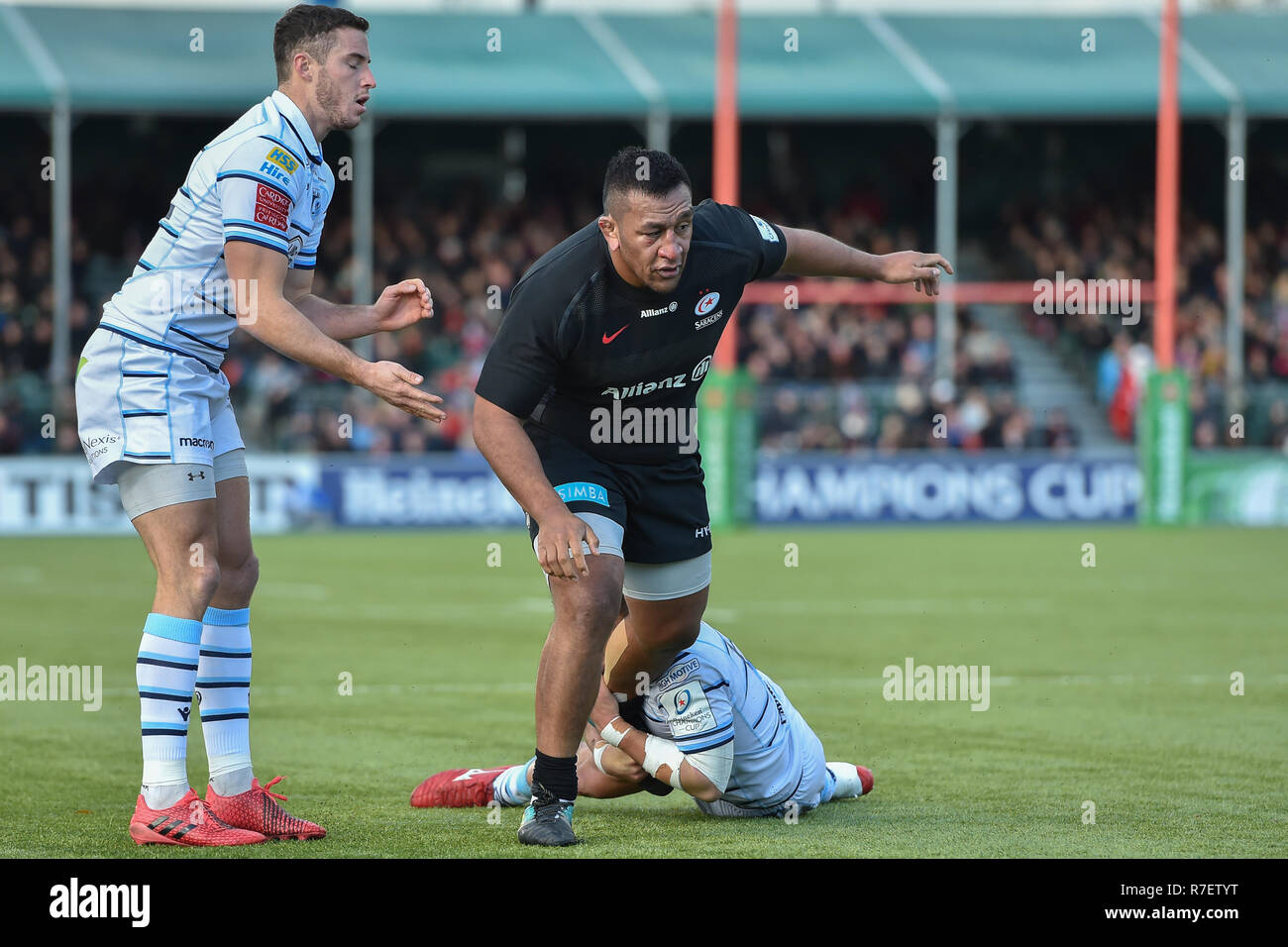 Mako Vunipola der Sarazenen ist während der europäischen Champions Cup Match zwischen Sarazenen und Cardiff Blau bei der Allianz Park am Sonntag, 09. Dezember 2018 in Angriff genommen. LONDON ENGLAND. (Nur redaktionelle Nutzung, eine Lizenz für die gewerbliche Nutzung erforderlich. Keine Verwendung in Wetten, Spiele oder einer einzelnen Verein/Liga/player Veröffentlichungen). Stockfoto