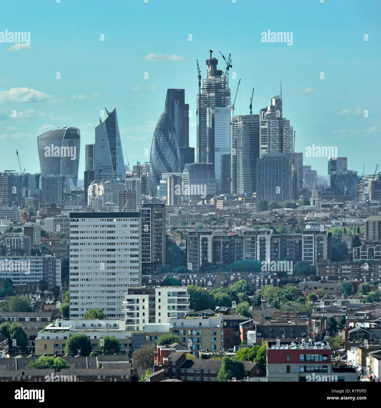 Stadt London Skyline Skyline & Wahrzeichen Wolkenkratzer bauen Baustelle in Arbeit East London städtische Landschaft Vordergrund England Großbritannien Stockfoto