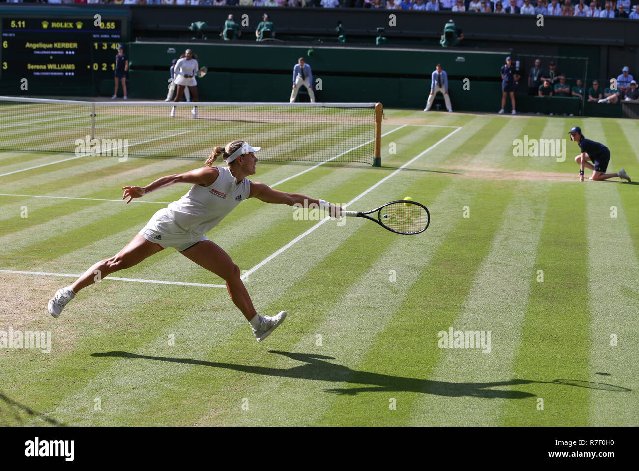 Deutscher Spieler Angelique Kerber in Aktion bei Wimbledon, London, England, Vereinigtes Königreich. Stockfoto