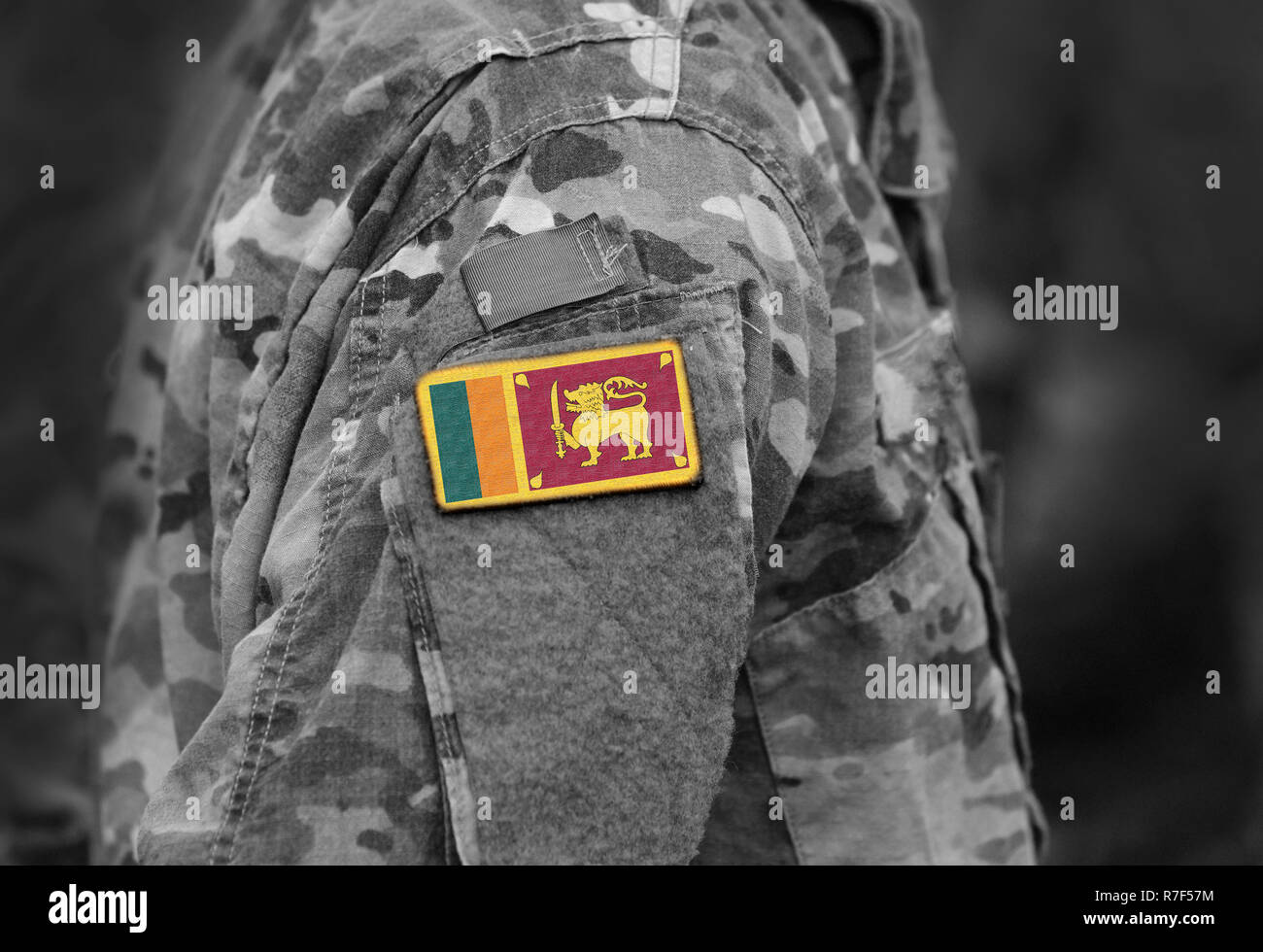 Flagge von Sri Lanka auf Soldaten arm. Flagge von Sri Lanka auf militärische Uniformen (Collage). Stockfoto