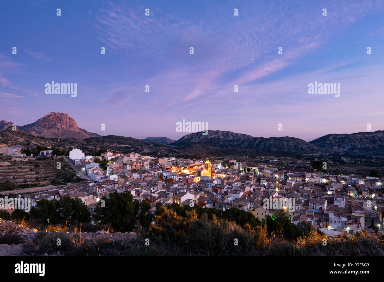 Relleu mediterranes Dorf, Provinz Alicante, Costa Blanca, Spanien, Europa Stockfoto