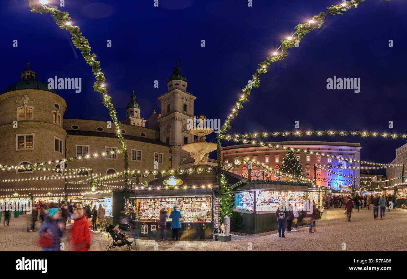 Salzburg: Weihnachtsmarkt Christkindlmarkt (christkindl-markt) bei Square Residenzplatz, in den Dom (Kathedrale), Weihnachtsbeleuchtung im Flachgau, Salzbu Stockfoto