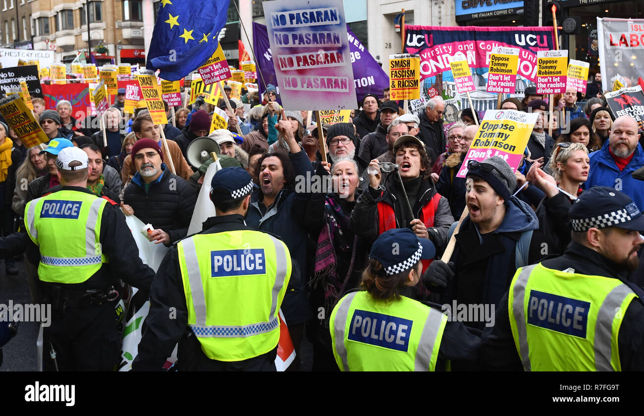 Die Menschen nehmen Teil in eine antifaschistische Gegendemonstration gegen einen "Brexit Verrat" März und Rallye durch die Ukip in London organisiert. Stockfoto