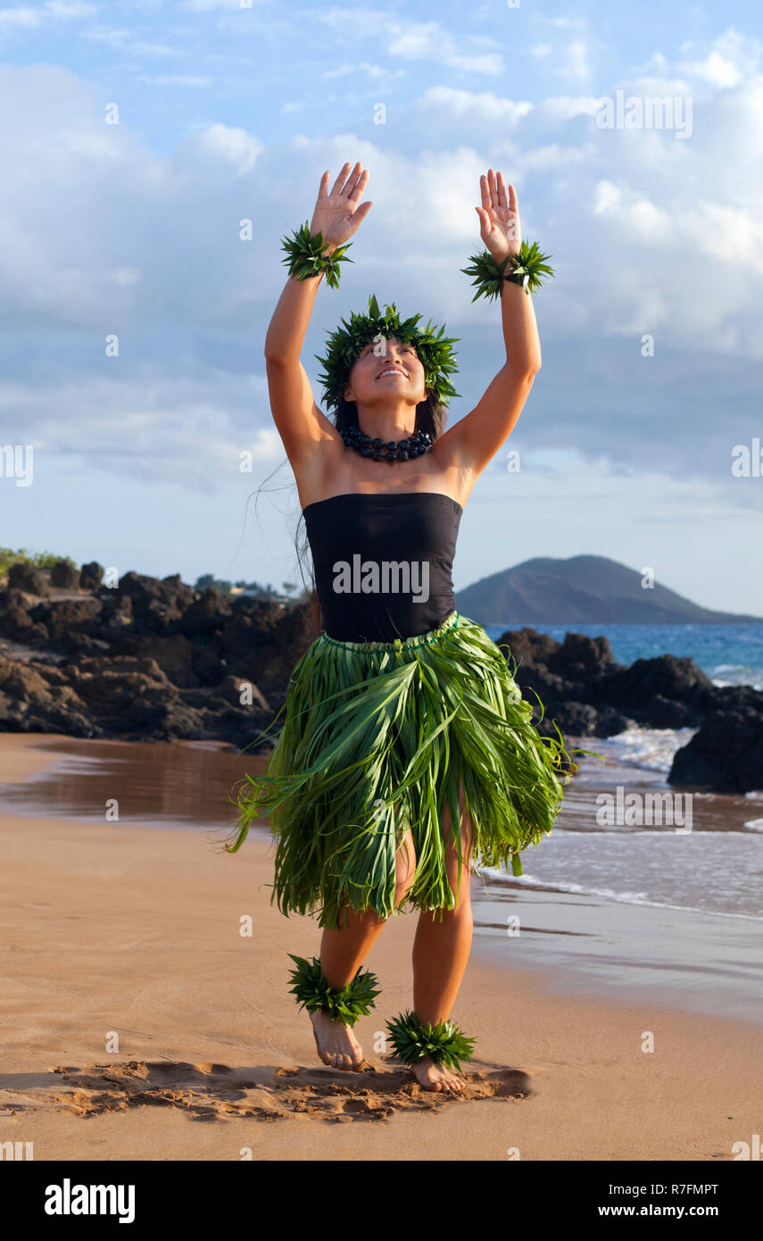 Hula Tänzer am Strand im Süden von Maui, Hawaii. Stockfoto